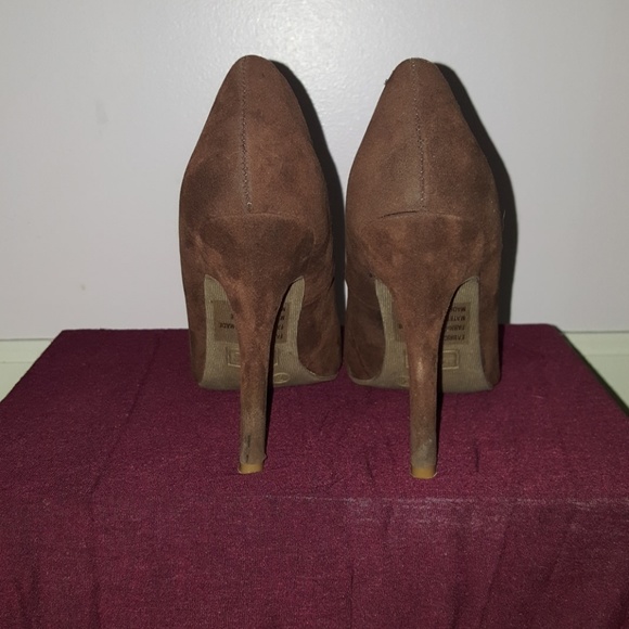 Heels - Picture 3 of 3